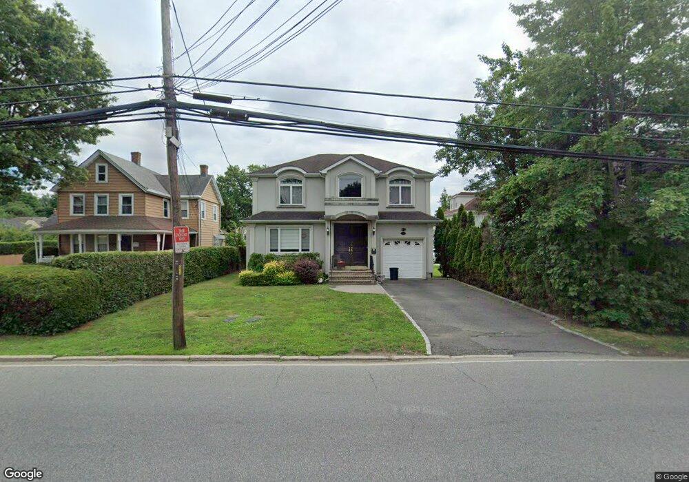 28 Hicks Ln, Great Neck, NY 11024 - photo 1