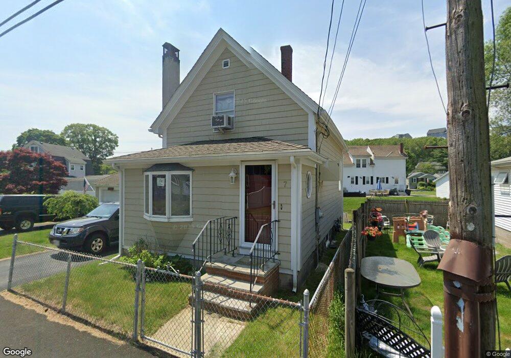 7 Oak Ave, Peabody, MA 01960 - photo 1