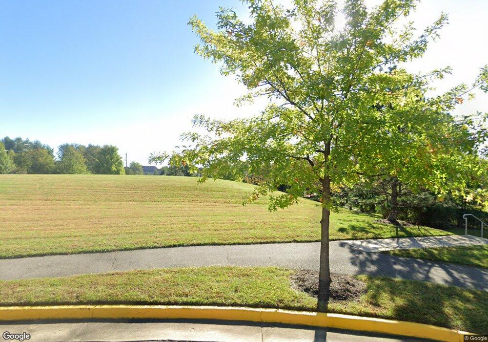 10720 Parkridge Blvd, Reston, VA 20191 - photo 1