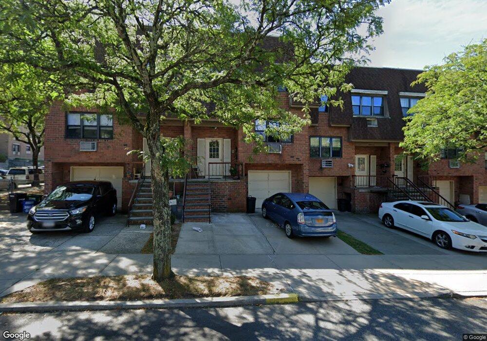 24052 69th Ave unit 2, Little Neck, NY 11362 - photo 1