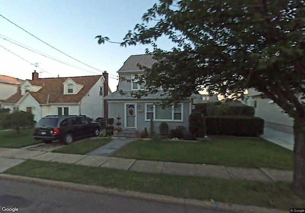 123 Dow Ave, Mineola, NY 11501 - photo 1