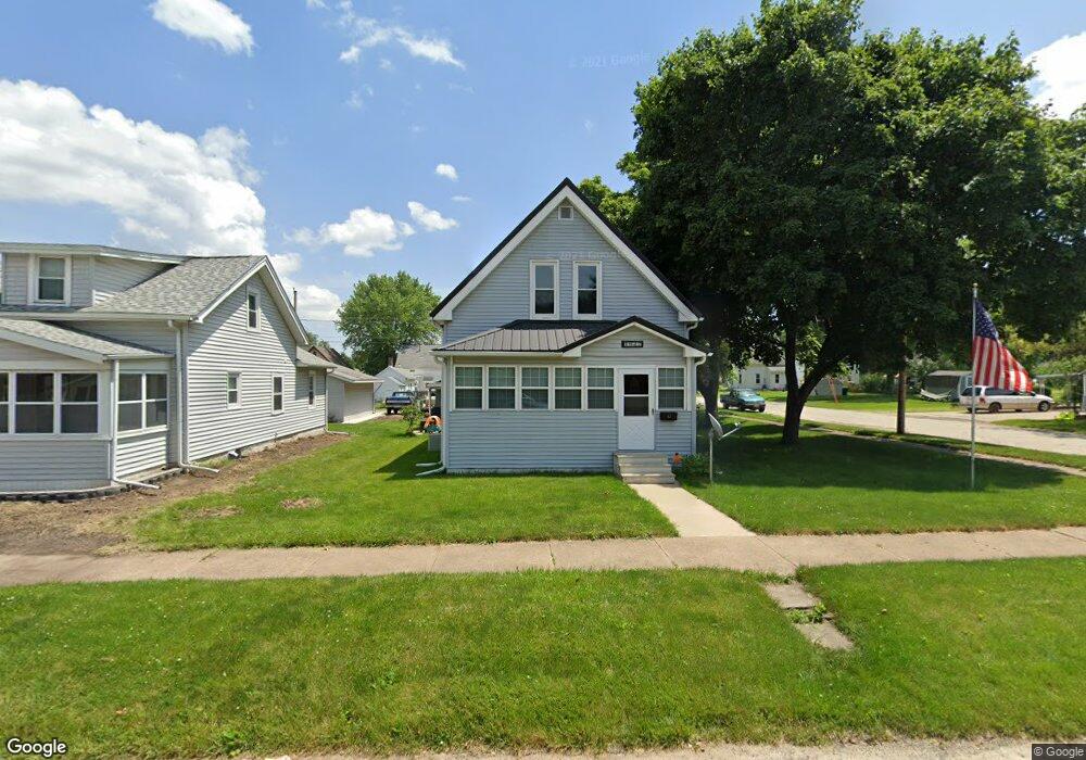1627 N St SW, Cedar Rapids, IA 52404 - photo 1