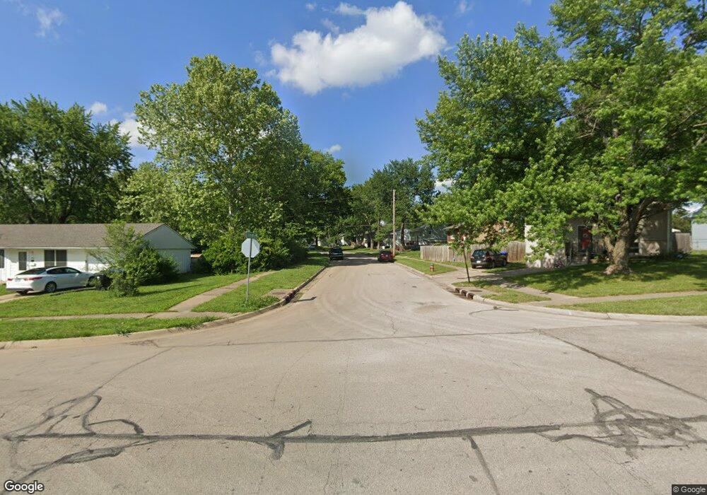 24 SE 40th St, Topeka, KS 66609 - photo 1
