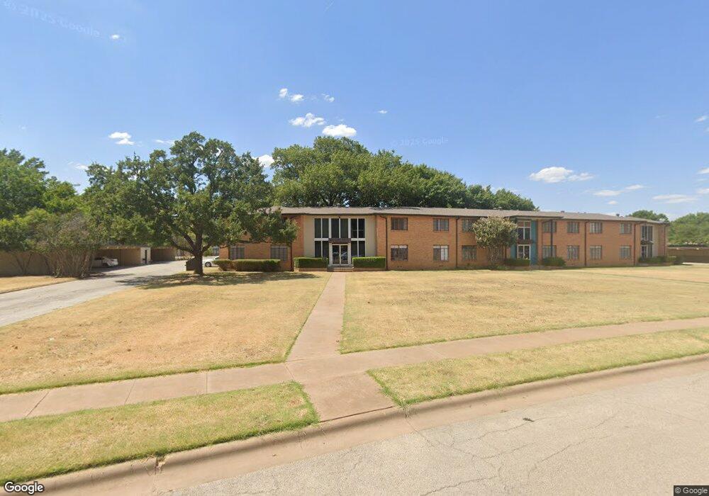 3705 Southmoor Ln unit 4W, Wichita Falls, TX 76302 - photo 1