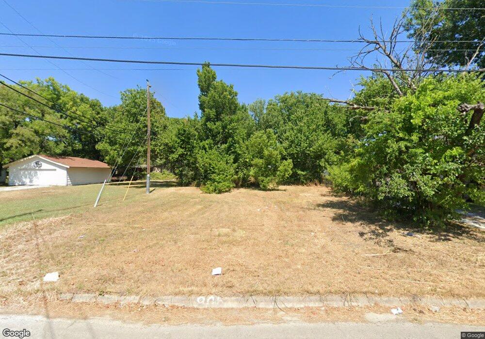 906 S Howeth St, Gainesville, TX 76240 - photo 1