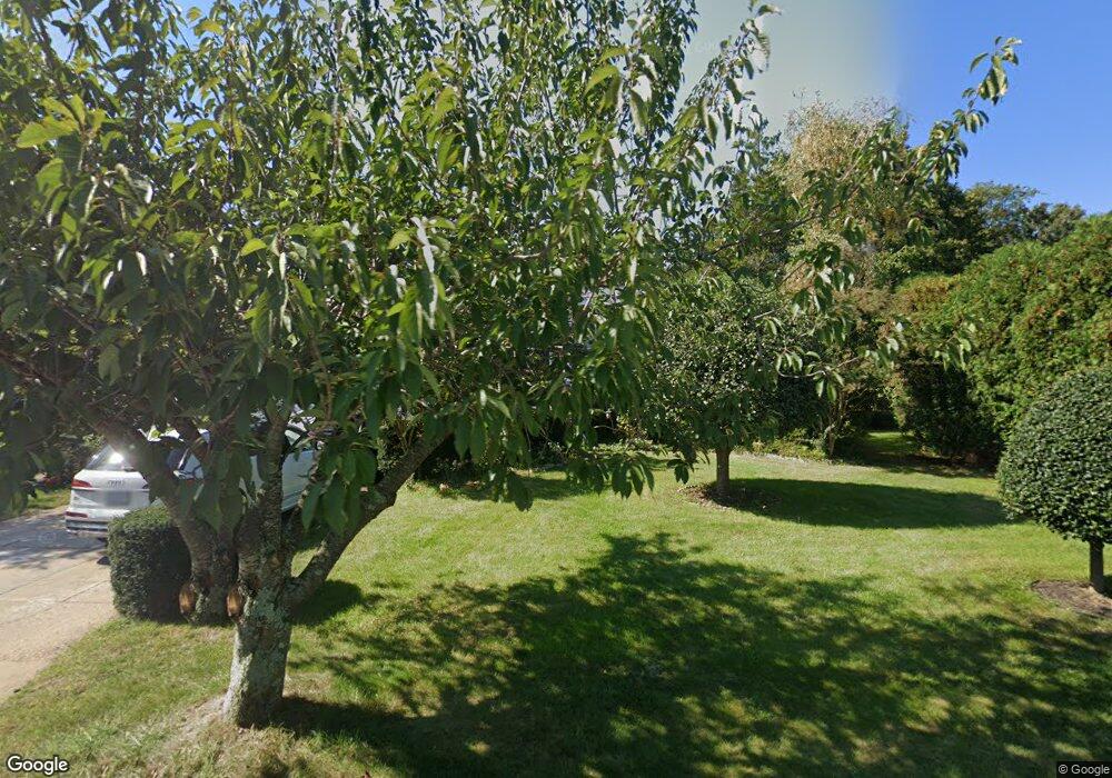 28 Peppermint Rd, ComMacK, NY 11725 - photo 1