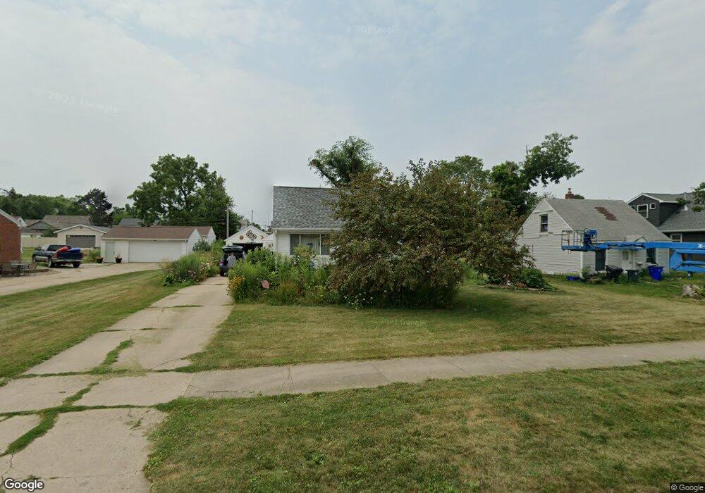 2454 1st St SW, Cedar Rapids, IA 52404 - photo 1