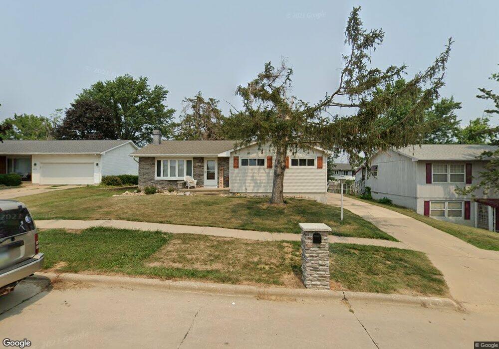 3412 Adeline Ct SW, Cedar Rapids, IA 52404 - photo 1