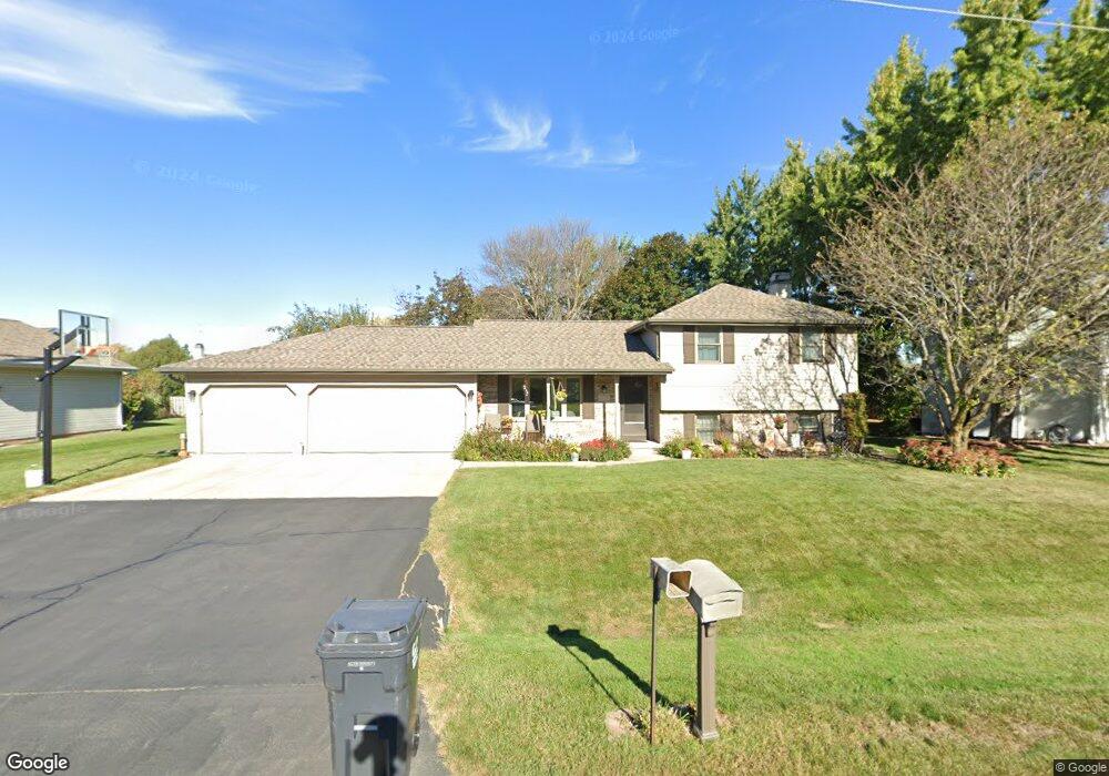 W2936 Farmstead Dr, Appleton, WI 54915 - photo 1