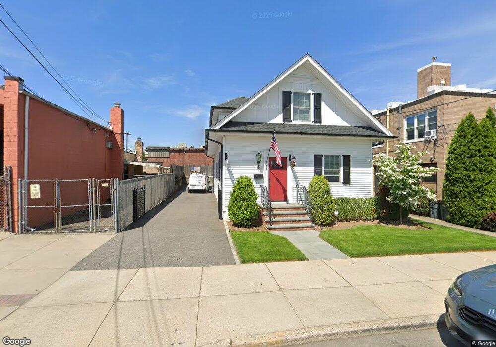 13 Lincoln Rd unit 2, Franklin Square, NY 11010 - photo 1