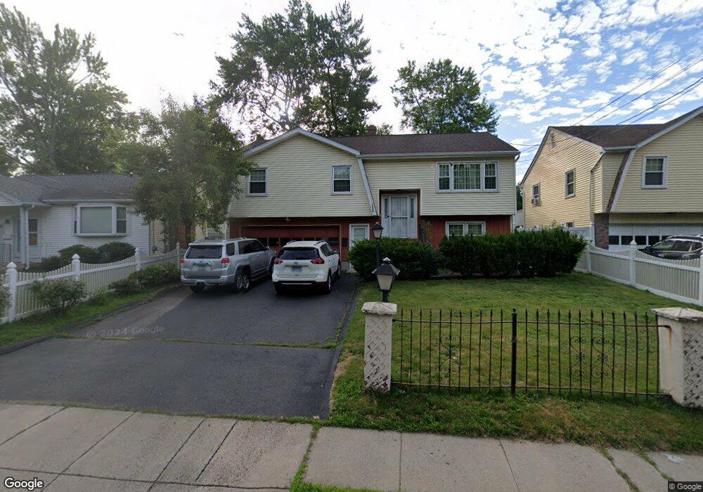 1224 Trout Brook Dr, West Hartford, CT 06119 - photo 1