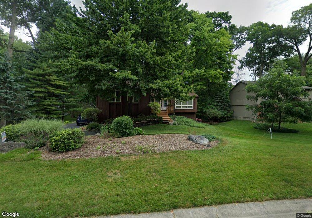 3683 Oakleaf Dr, West Bloomfield, MI 48324 - photo 1