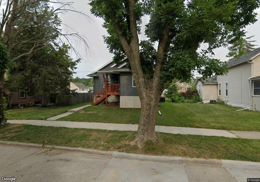 1206 10th St NW, Cedar Rapids, IA 52405 - photo 1