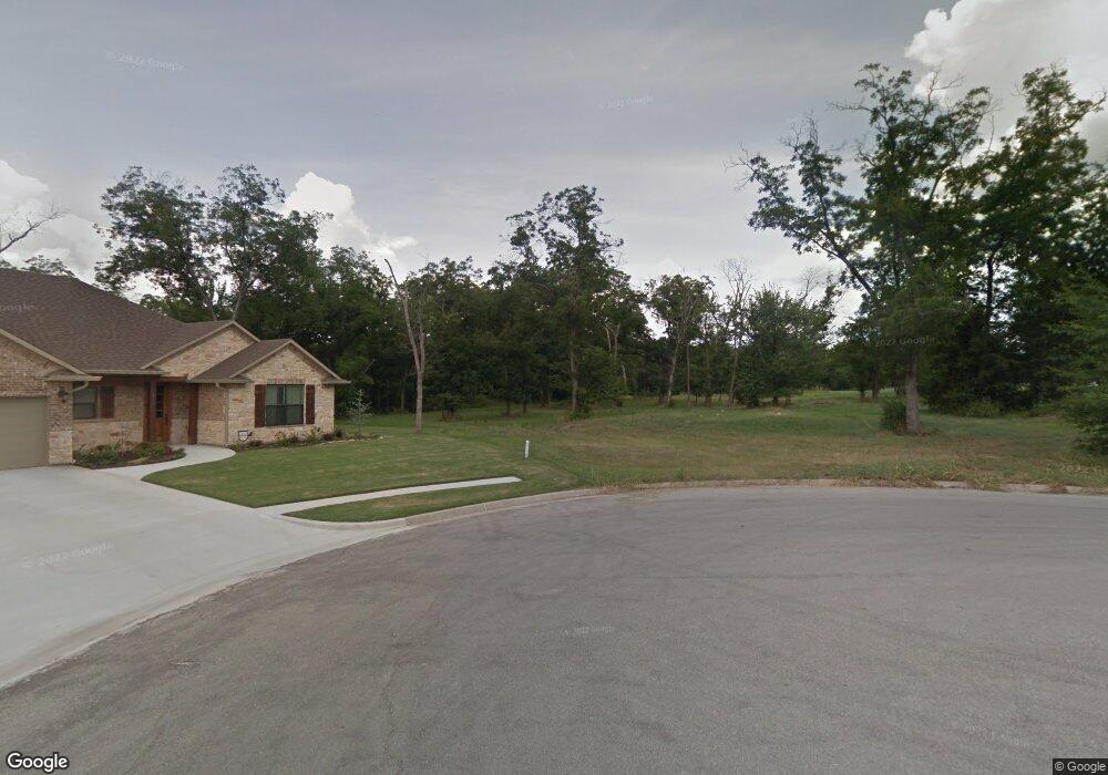 1711 Warwick Cir, Ardmore, OK 73401 - photo 1