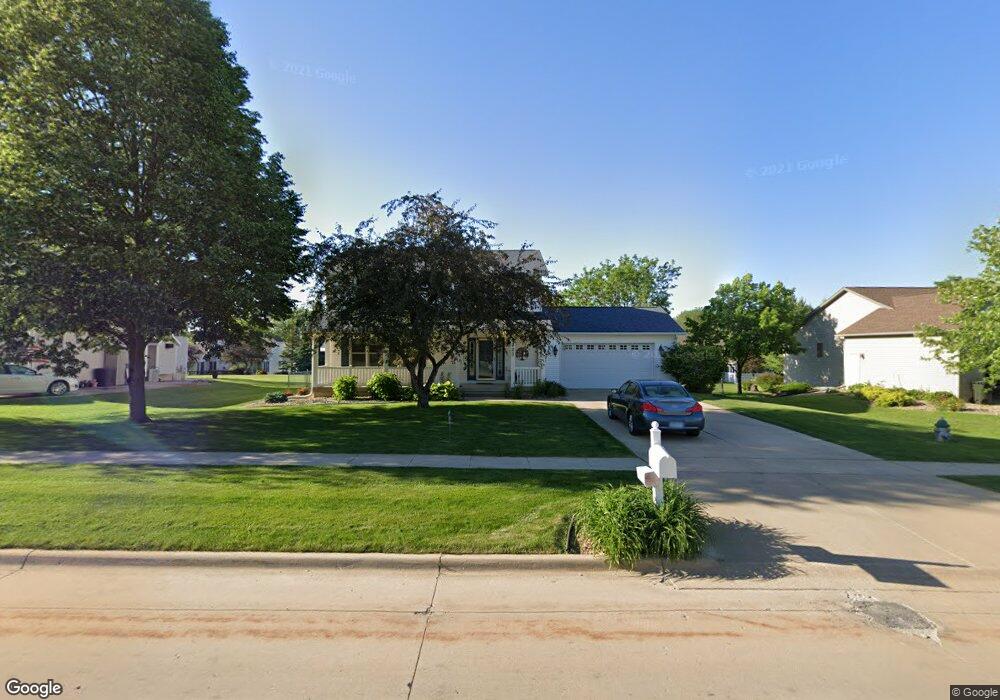 2923 W 4th St, Cedar Falls, IA 50613 - photo 1
