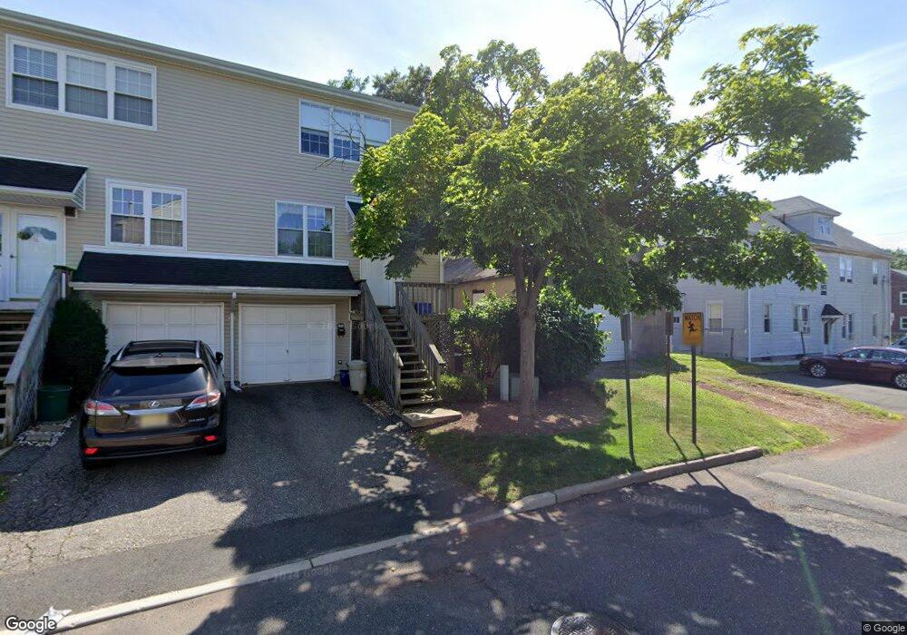 313 Birch Ct unit 313, New Brunswick, NJ 08901 - photo 1