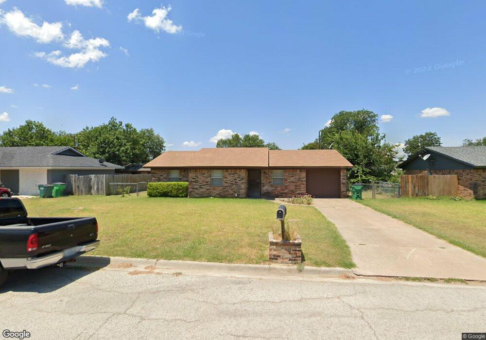 1203 N Taylor St, Gainesville, TX 76240 - photo 1