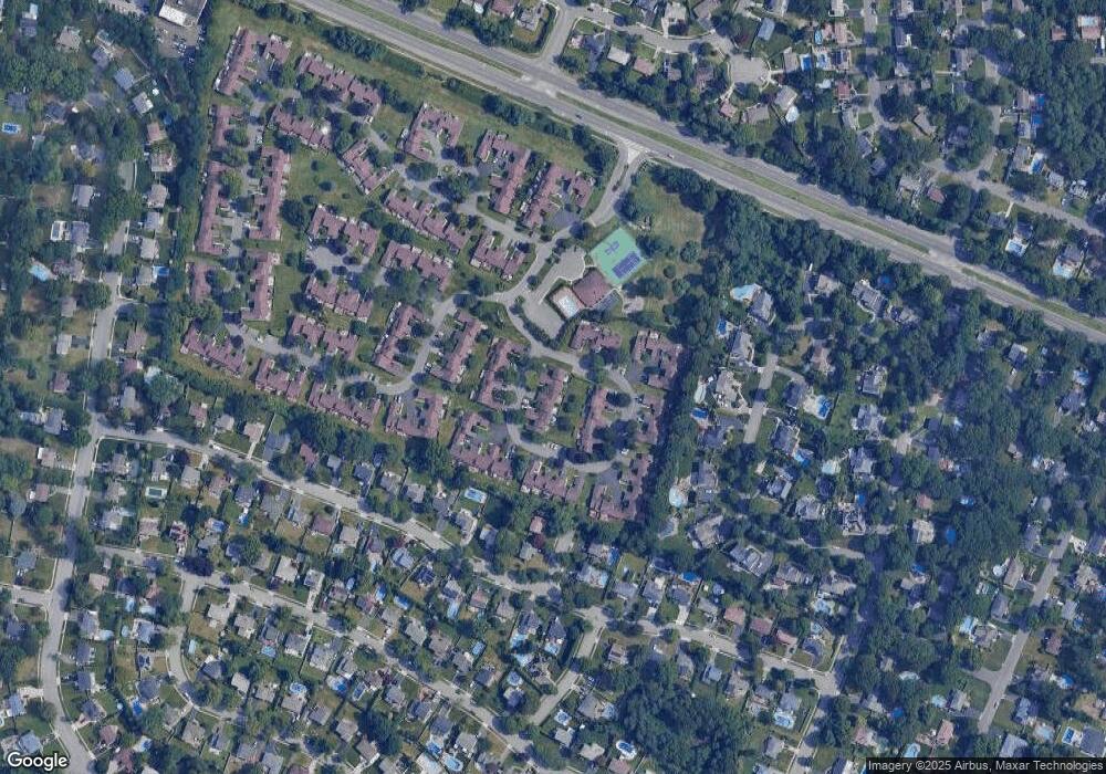 43 Ashley Cir unit 1, ComMacK, NY 11725 - photo 1