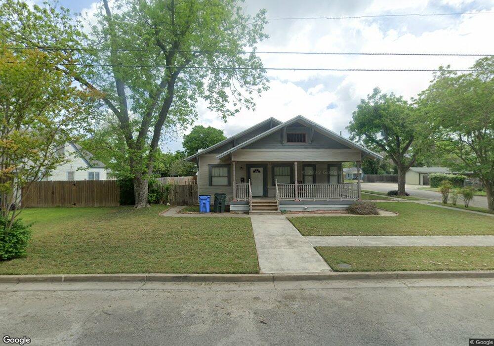 420 E Weinert St, Seguin, TX 78155 - photo 1
