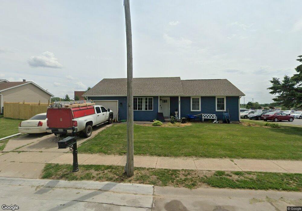 3211 W 40th St, Davenport, IA 52806 - photo 1