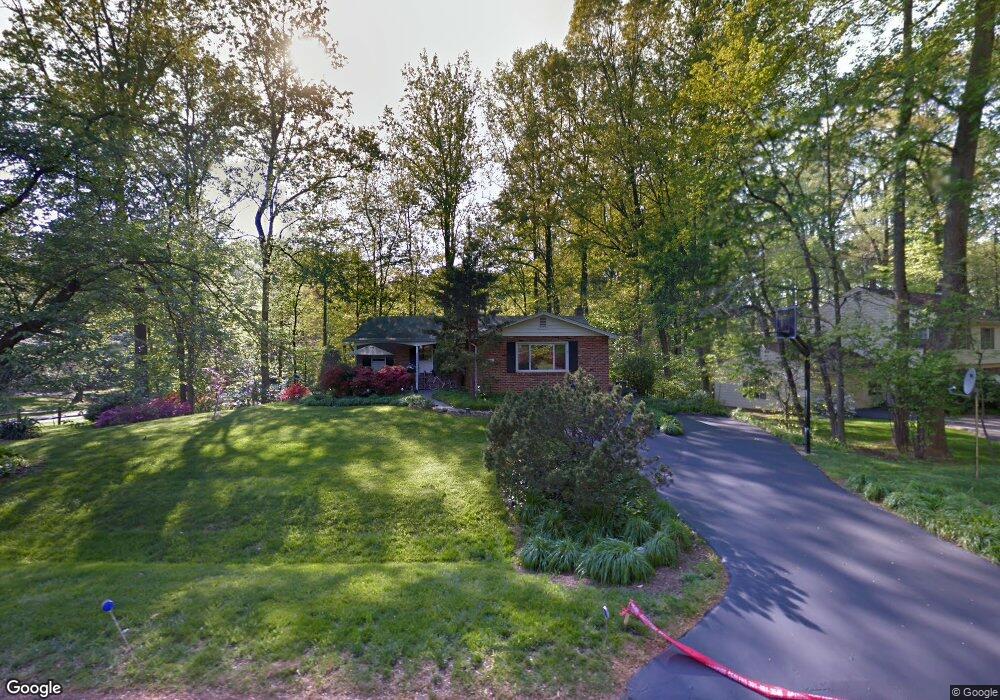 8910 Honeybee Ln, Bethesda, MD 20817 - photo 1