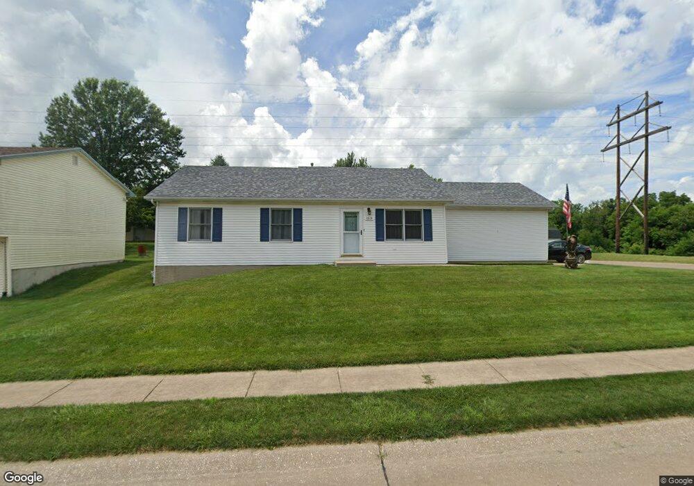 1618 Meadow Brook Ct, Davenport, IA 52804 - photo 1