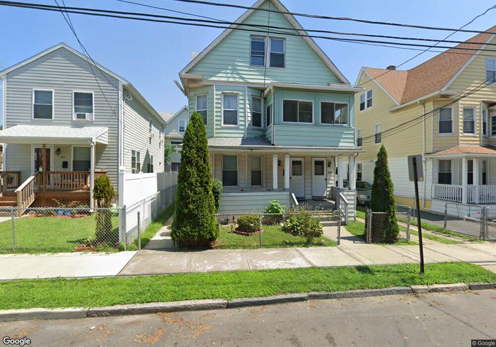 220 Davenport St unit 222, Bridgeport, CT 06607 - photo 1