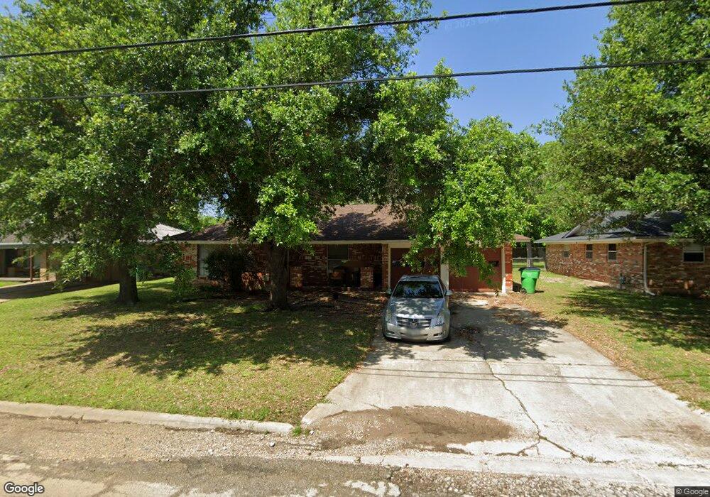 1305 Elmwood St, Gainesville, TX 76240 - photo 1