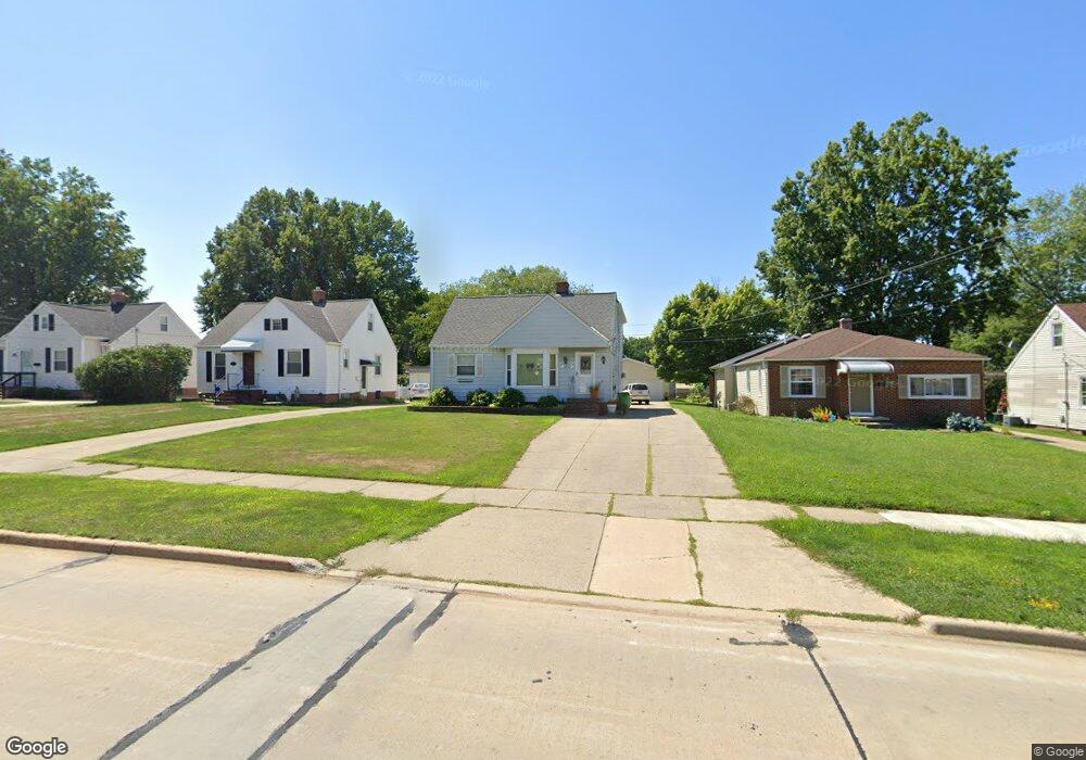 1900 E 300th St, Wickliffe, OH 44092 - photo 1