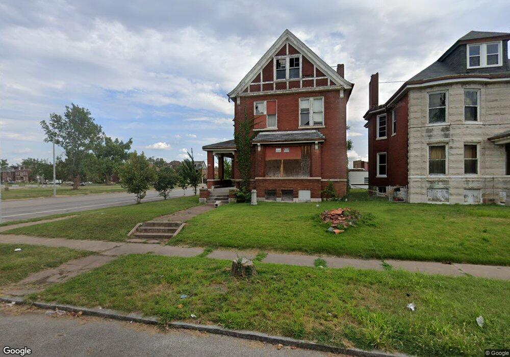 4576 Red Bud Ave, Saint Louis, MO 63115 - photo 1