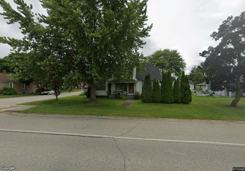 2113 18th Ave, Menominee, MI 49858 - photo 1