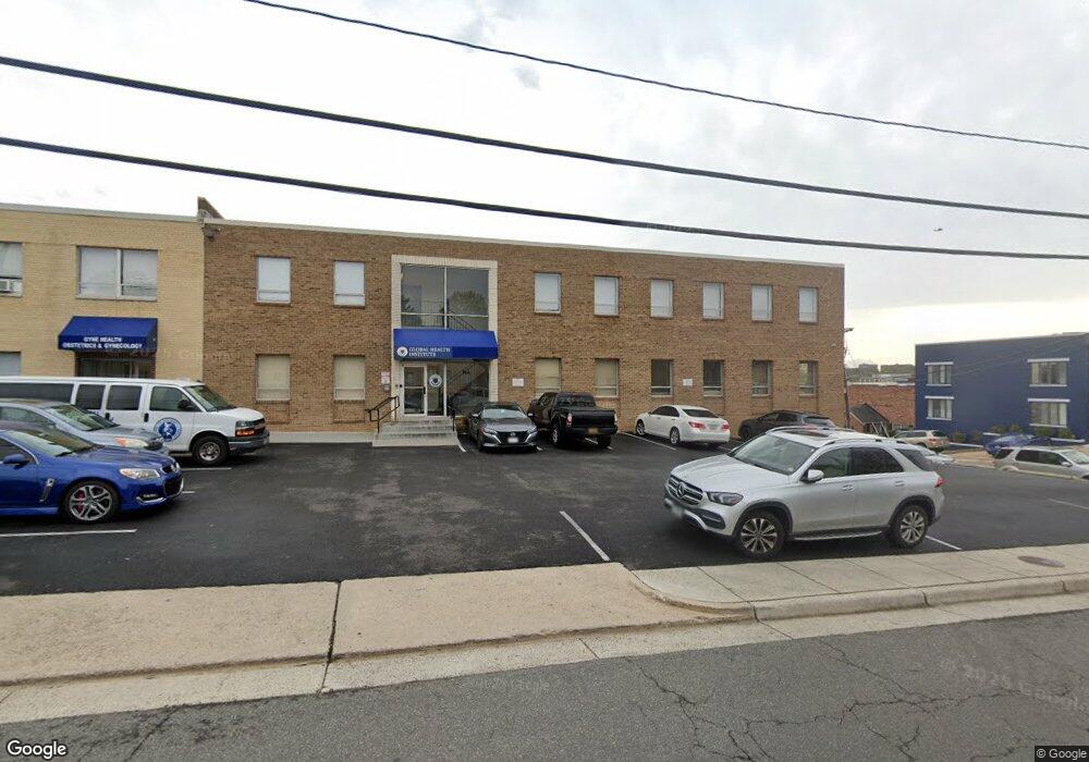 30 S Quaker Ln, Alexandria, VA 22314 - photo 1