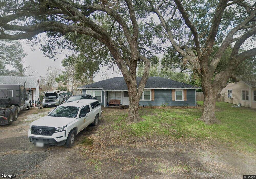 216 Mclemore Dr, Alvin, TX 77511 - photo 1
