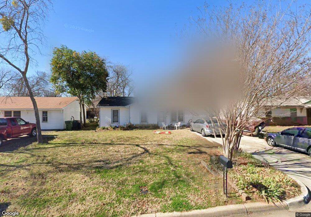 613 Livingston Dr, Hurst, TX 76053 - photo 1