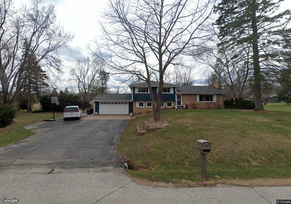 6461 S Carroll Cir, Franklin, WI 53132 - photo 1