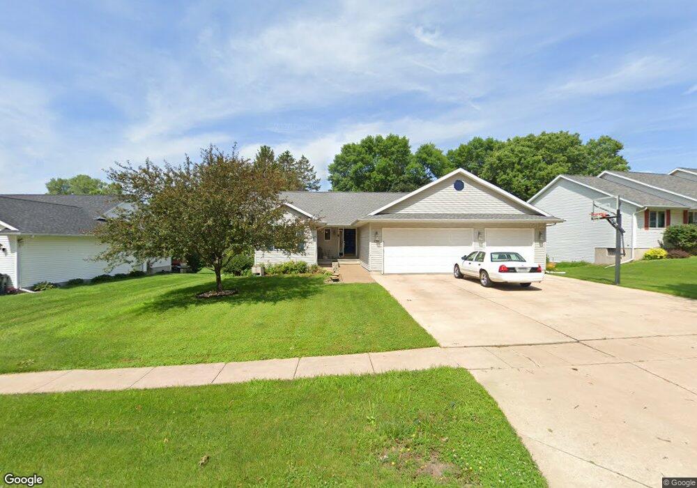 2714 31st St SW, Cedar Rapids, IA 52404 - photo 1