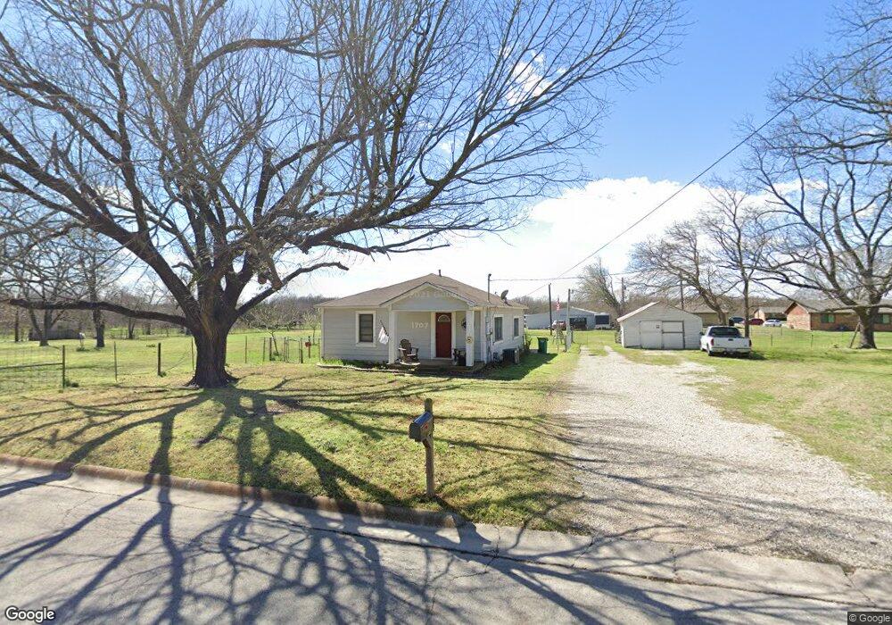 1707 S Lindsay St, Gainesville, TX 76240 - photo 1