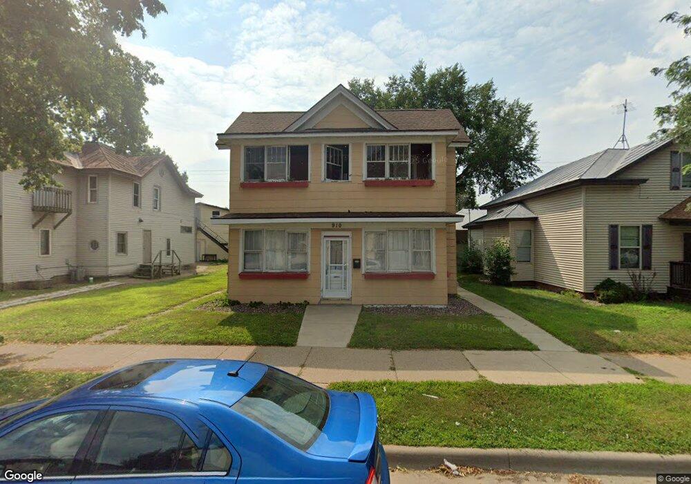 910 7th St S, La Crosse, WI 54601 - photo 1