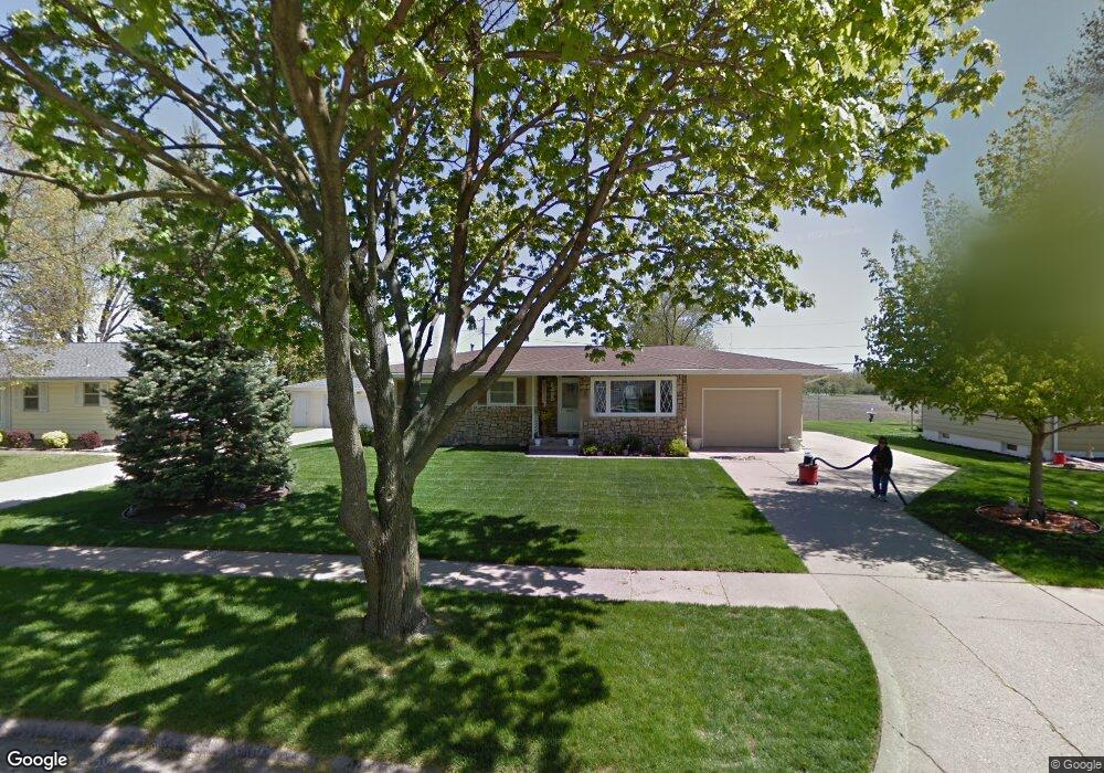 2425 Newport Dr SW, Cedar Rapids, IA 52404 - photo 1