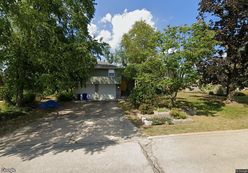 3102 Parkview Ct SE, Cedar Rapids, IA 52403 - photo 1