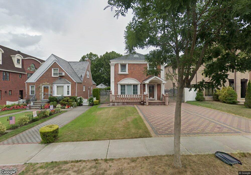 186-27 Radnor Rd, Jamaica, NY 11432 - photo 1