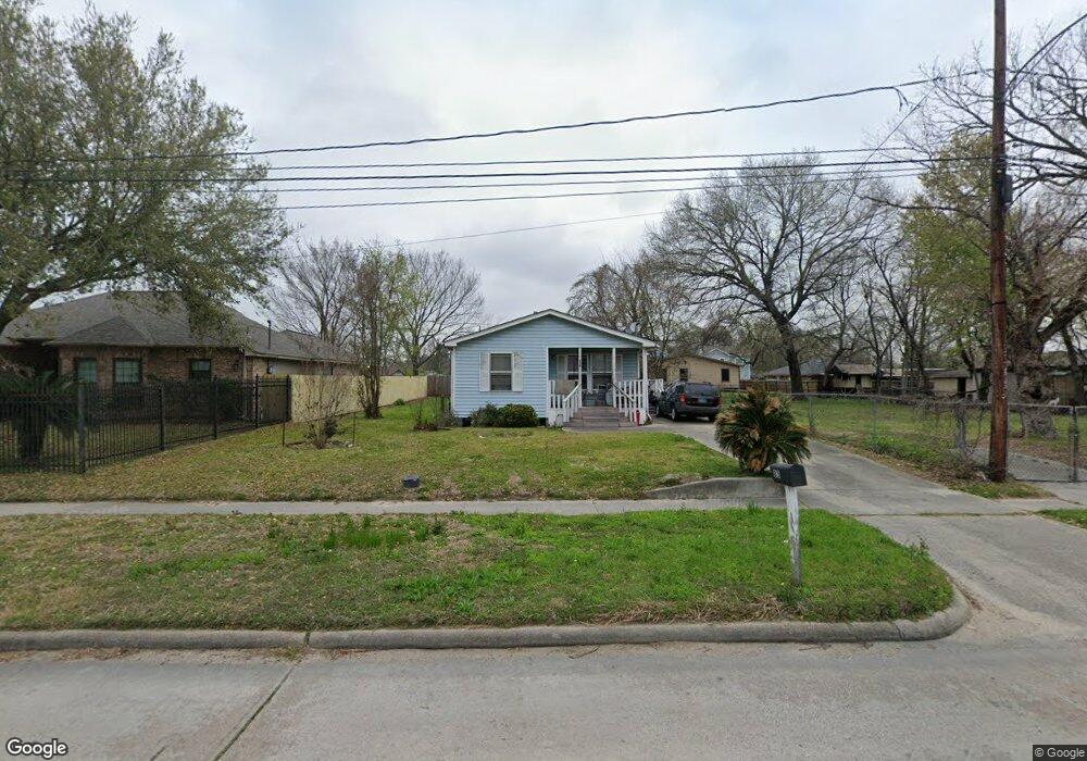 836 N Victory Dr, Houston, TX 77088 - photo 1