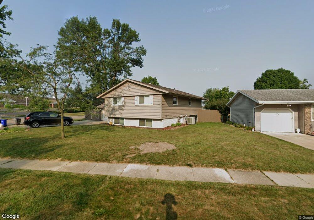 4201 Twin Pine Dr NE, Cedar Rapids, IA 52402 - photo 1