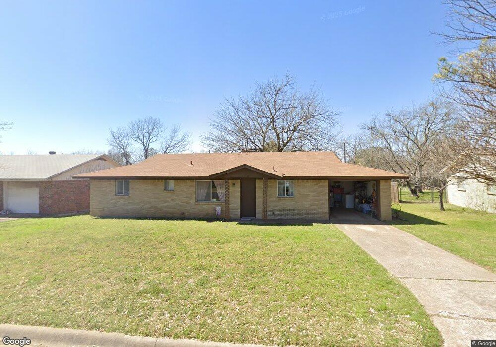 1208 Lynnwood Dr, Cleburne, TX 76033 - photo 1