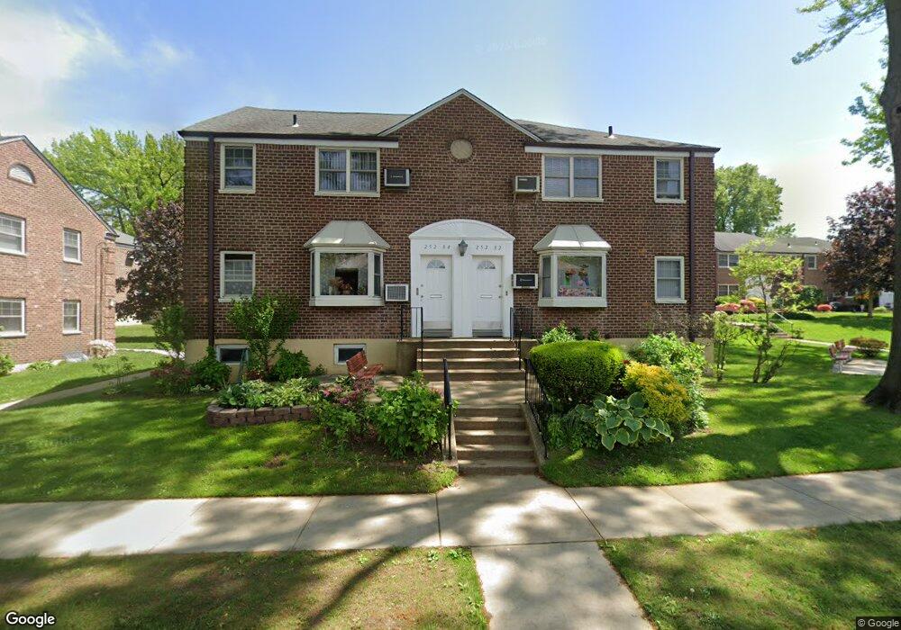 25202 58th Ave unit 38, Little Neck, NY 11362 - photo 1