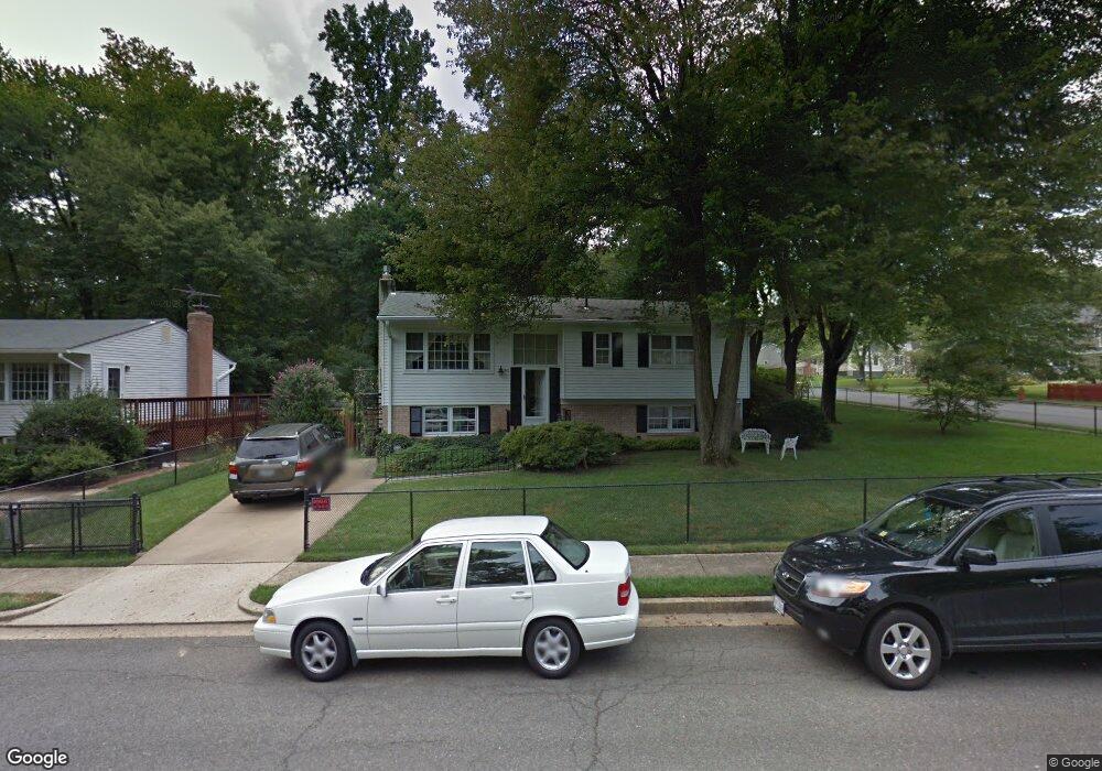 900 Lauren Ln SE, Vienna, VA 22180 - photo 1