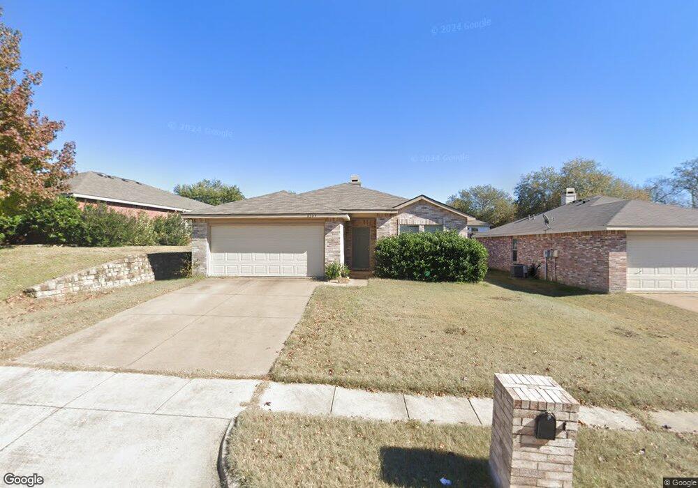 8209 Clear River Ln, Denton, TX 76210 - photo 1