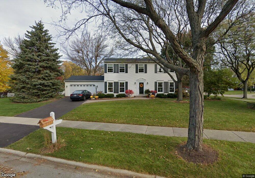 711 Hidden Lake Rd, Naperville, IL 60565 - photo 1