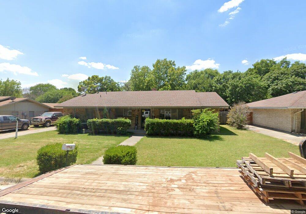 28 Scotsmeadow St, Gainesville, TX 76240 - photo 1