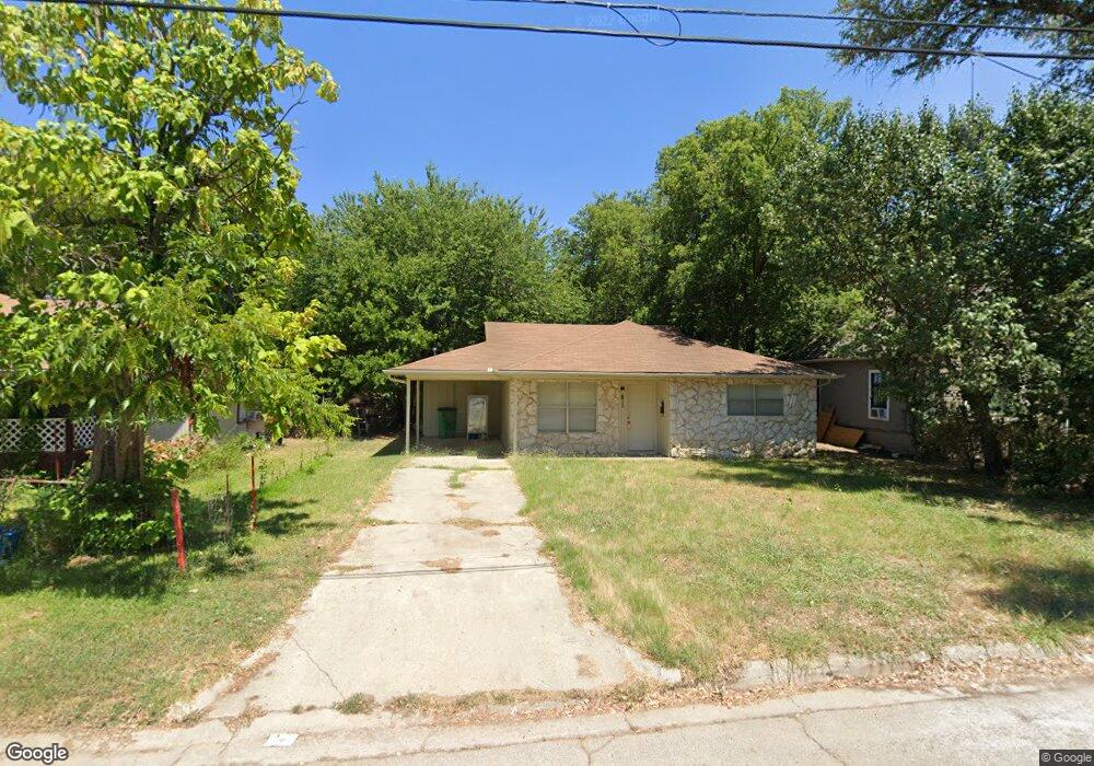 824 N Clements St, Gainesville, TX 76240 - photo 1